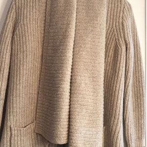 100% lamb wool sweater perfect for winter